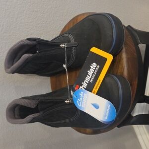 Clarks Outdoor Muckers Waterproof Winter Boots Zipper and Quilted‎ Panels Sz 11M